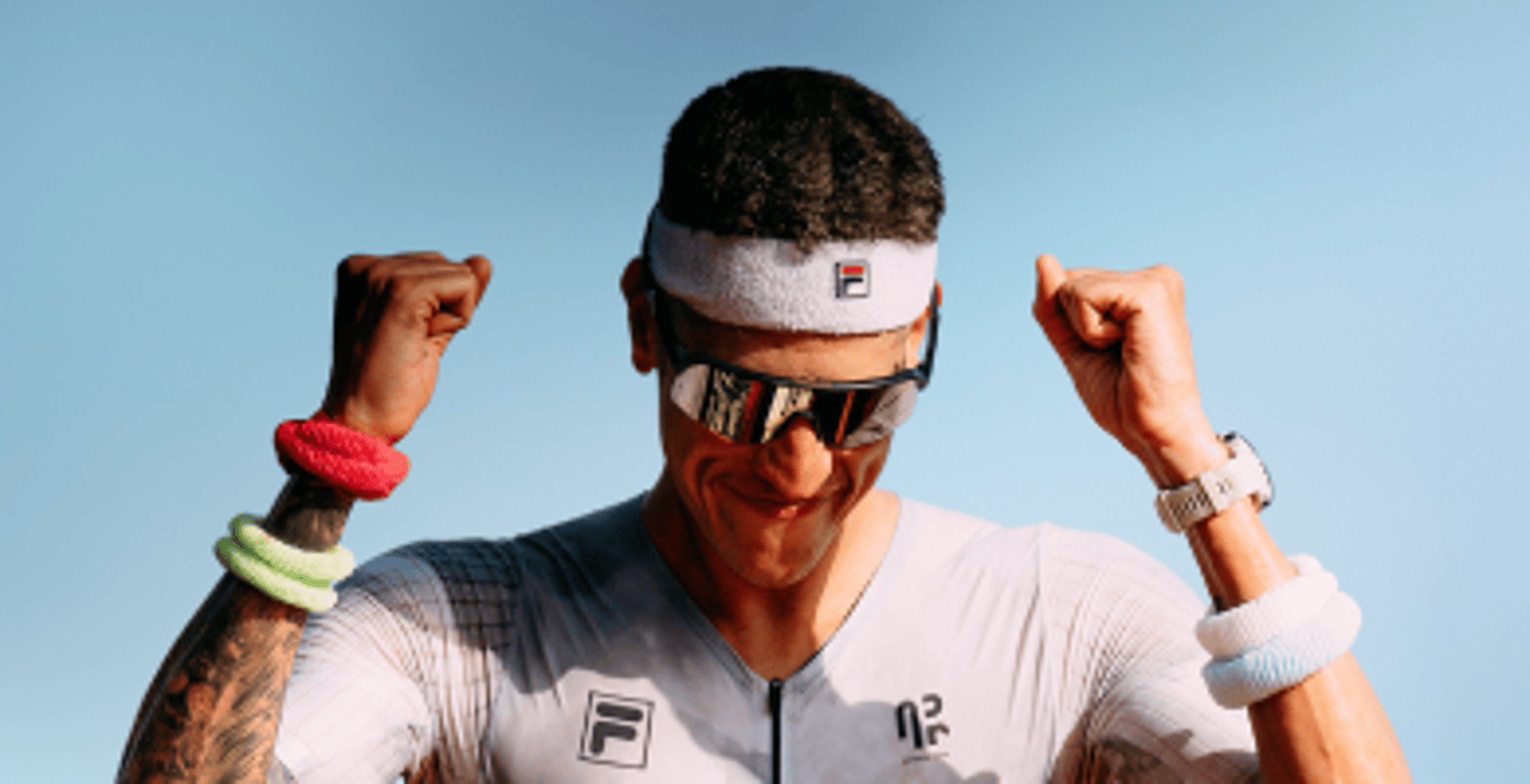 Luis Ohde, triatleta profissional, com produtos Fila